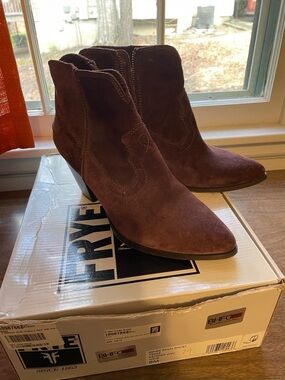 Frye Women's Suede Ankle Boots in Purple/Wine
